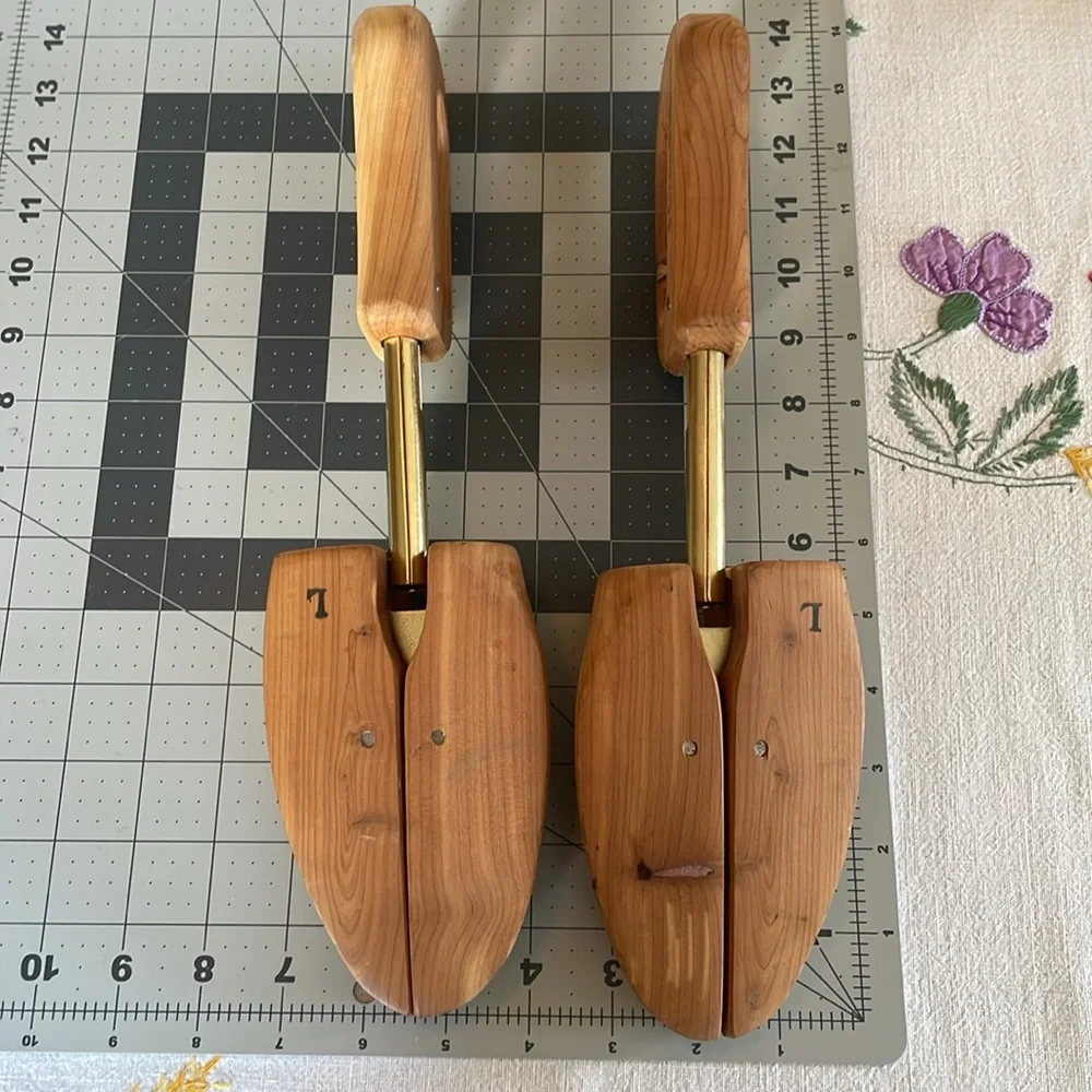 Johnson & Murphy vintage cedar pair of shoe tree/forms/stretchers